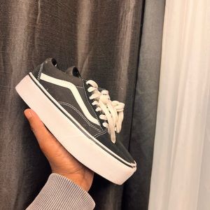 Women’s Old Skool Vans platform